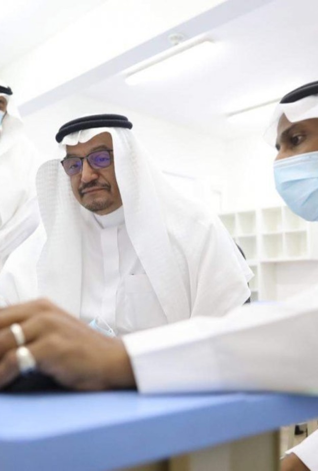 وزير التعليم السعودي يتابع منصة مدرستي