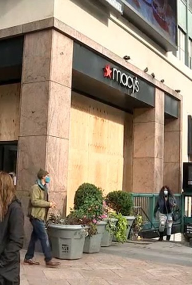  اسباب غلق محلات التسوق التجارية في مانهاتن عشية الانتخابات الأمريكية