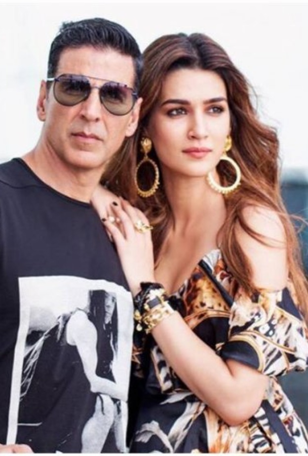 أكشاي كومار وكريتي سانون