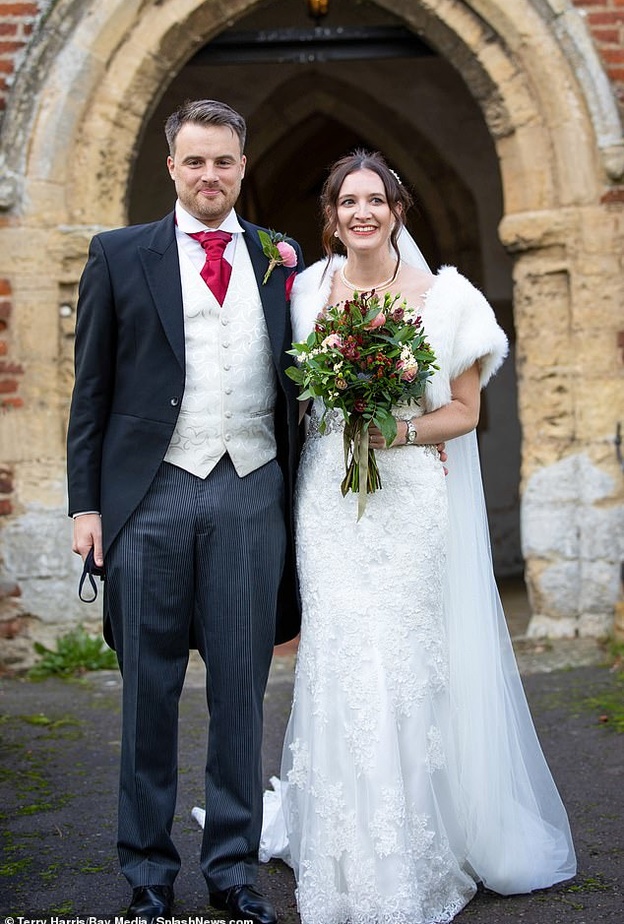  تم تنظيم و استكمال حفل الزفاف في فترة لم تتجاةز 24 ساعة