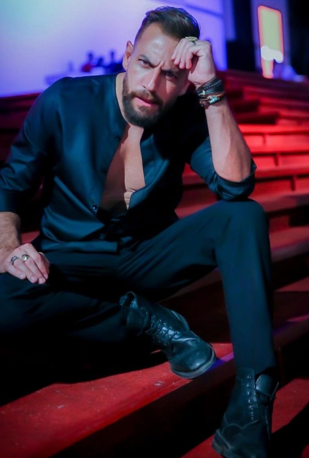 نيكولا معوض