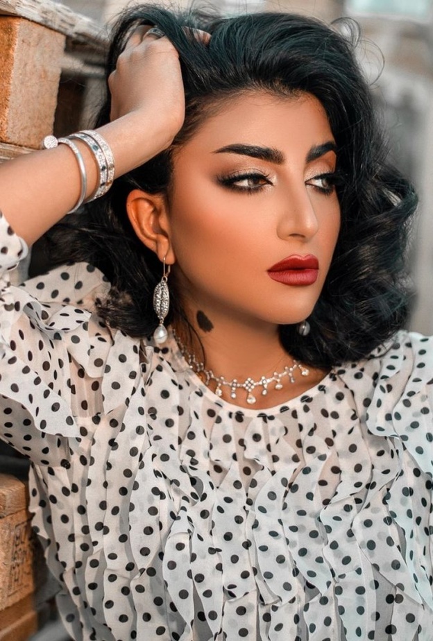 مكياج خليجي براق على طريقة بثينة الرئيسي