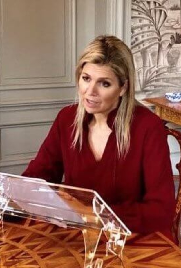 الملكة ماكسيما تلقي كلمة في محاضرة في أمستردام