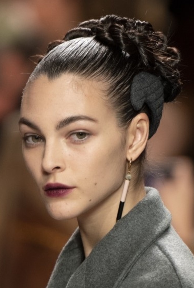 تسريحات شعر بدون غرة لسهرات الشتاء 2020