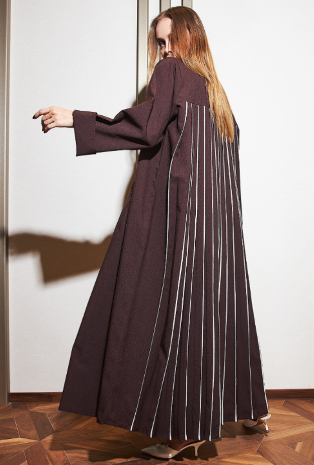 احدث موديلات عبايات خليجية باللون البني لاطلالة خريفية راقية !