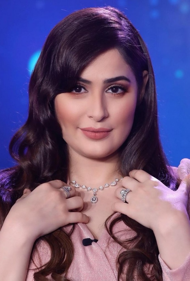 طريقة عمل مكياج نهاري بسيط على طريقة رؤي الصبان