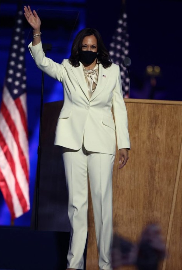 ابرز اطلالات كامالا هاريس أول امرأة تصبح نائبة الرئيس الأمريكي الجديد