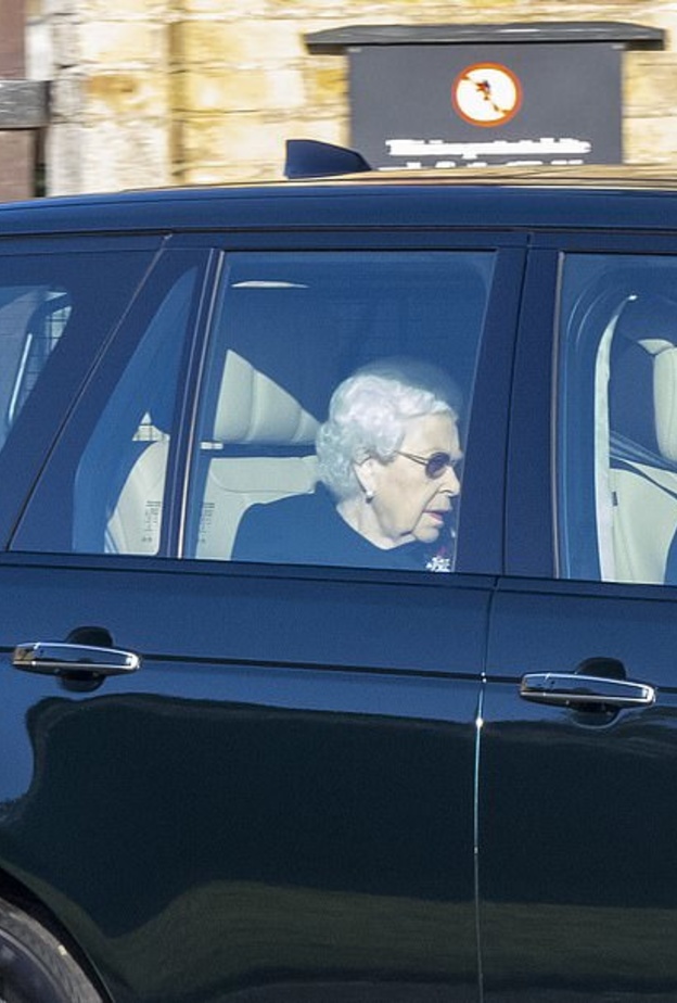 ملكة بريطانيا علقت في زحام مروري أثناء عودتها إلى وندسور بسبب الإغلاق