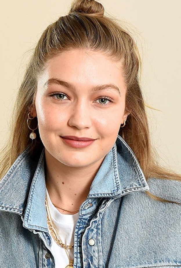 جيجي حديد تنشر صورة لـ طفلتها