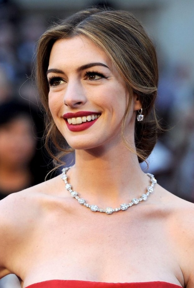 مجوهرات آن هاذاواي من تيفاني اند كو