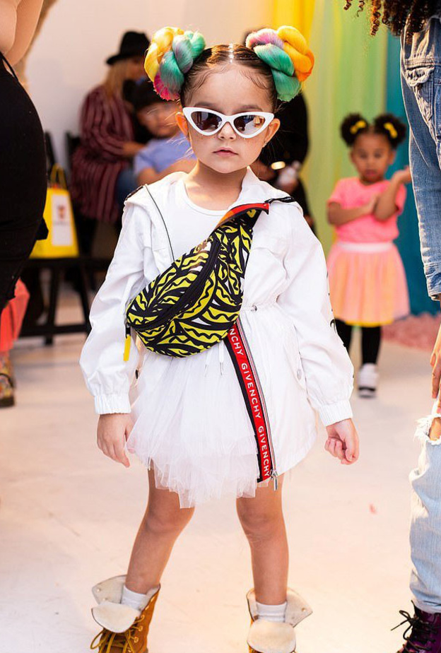  إطلالة عصرية من جيفانشي