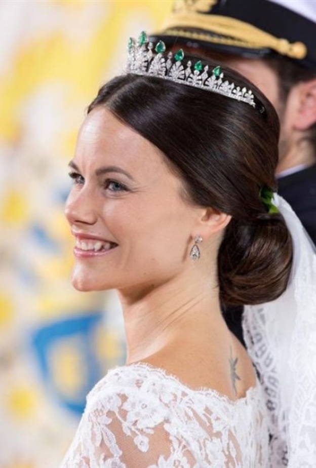 أجمل تيجان سيدات العائلات الملكية المرصعة بالأحجار الكريمة