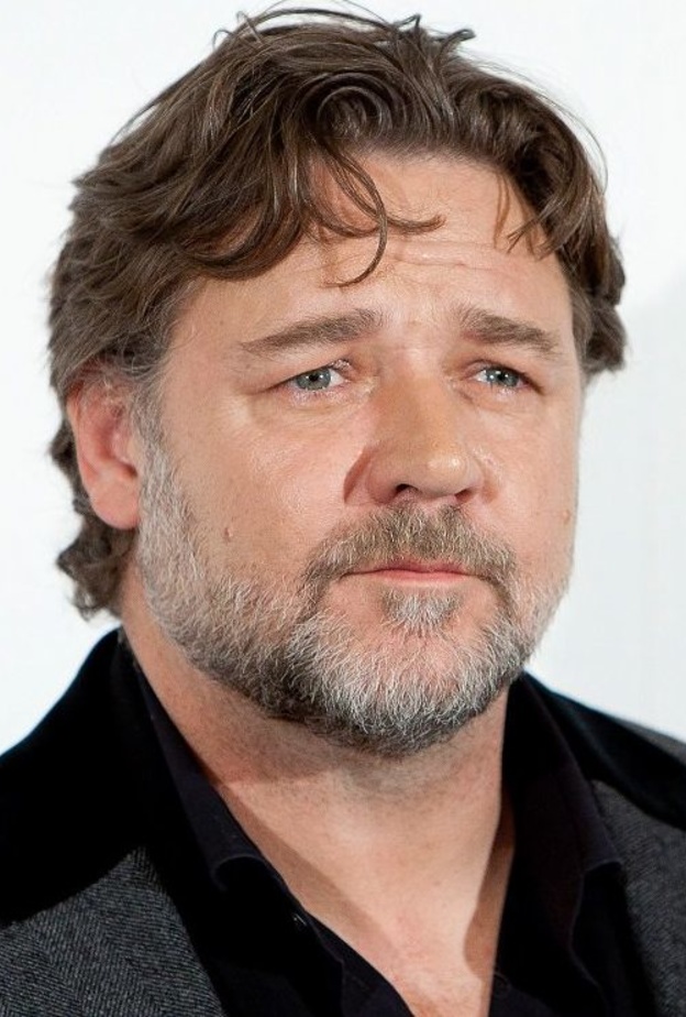 راسل كرو يعيش قصة حب