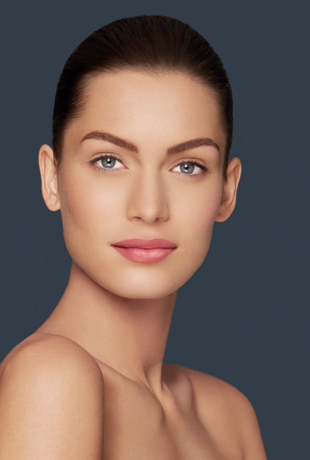 المكياج الدائم على الوجه