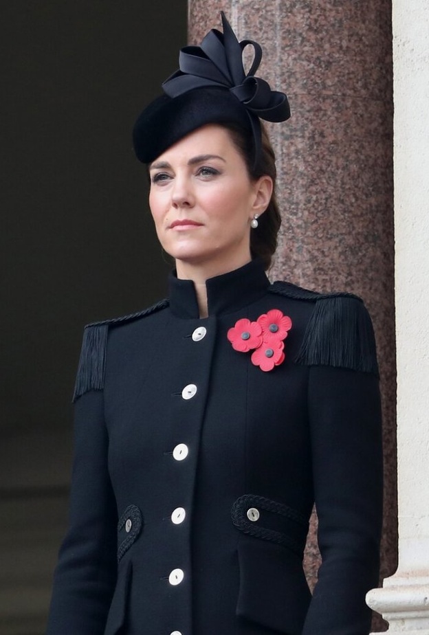 كم مرة استعارات كيت ميدلتون أقراط اللؤلؤ من الملكة إليزابيث الثانية؟