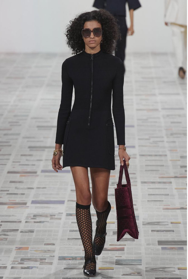  افكار لتنسيق الجوارب بأسلوب الشبك من دار Christian Dior