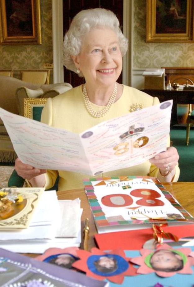 5 كتب عن إليزابيث الثانية‎ ‎ملكة بريطانيا