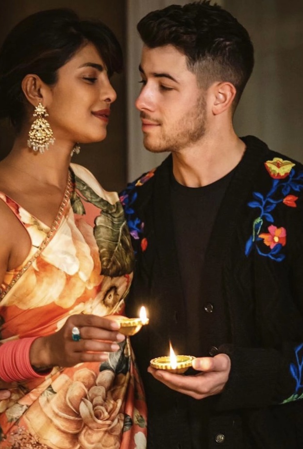 بريانكا شوبرا وزوجها نك جوناس في عيد الديوالي الهندي