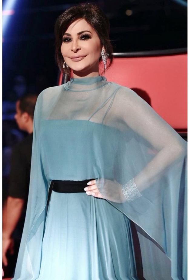  اطلالة أنيقة من Alberta Ferretti