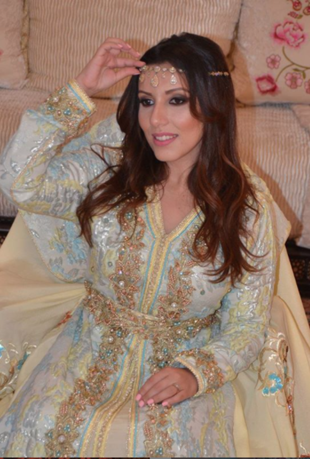 ألوان باستيلية ناعمة وجذابة باطلالة سحر الصديقي بالقفطان المغربي