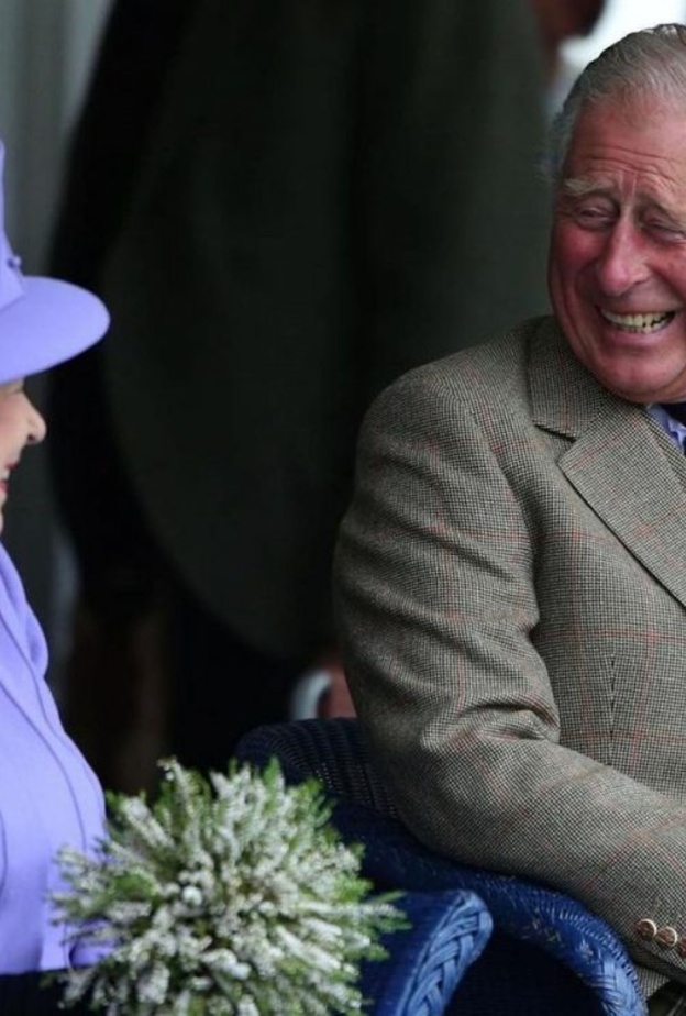 الأمير تشارلز ووالدته الملكة إليزابيث الثانية