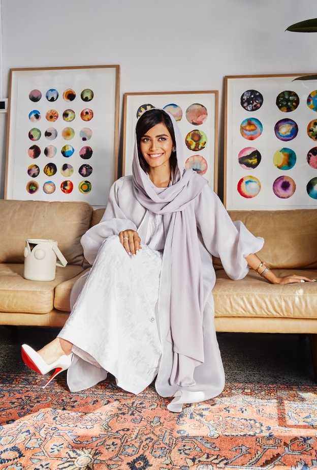 الفنانة التشكيلية الإماراتية فاطمة سيف العميمي