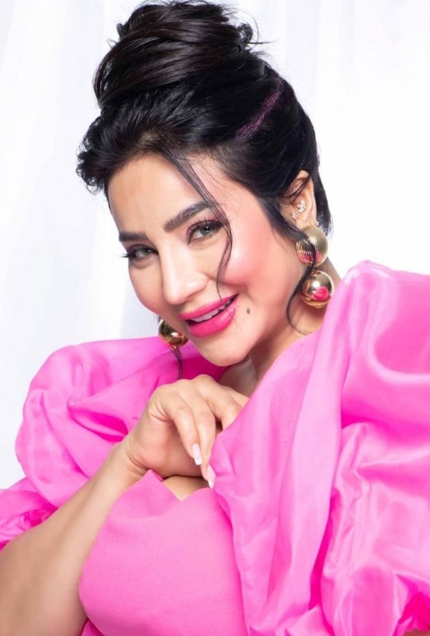 مكياج ملوّن قوي بأسلوب لجين عمران