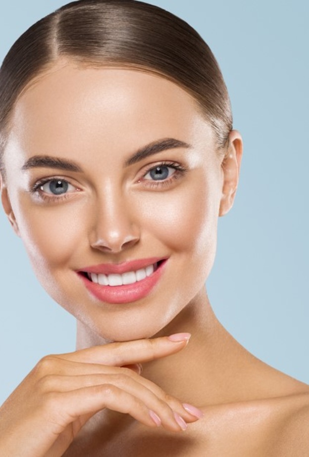 افضل 3 خلطات من الطماطم لتفتيح البشرة الدهنية