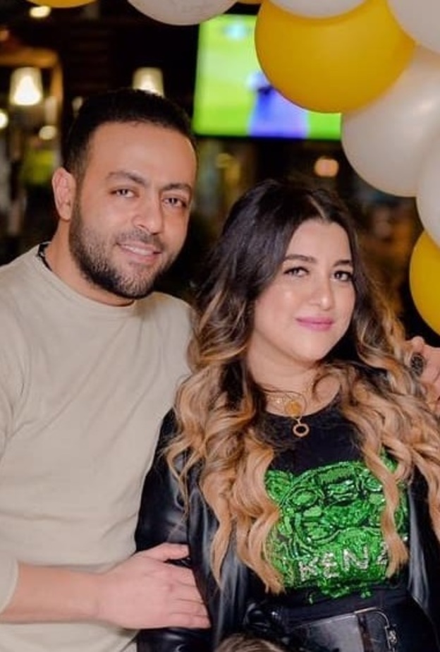 تامر عاشور وزوجته 