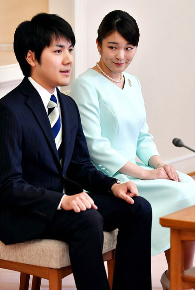 القانون الإمبراطوري اشترط على الأميرة ترك العائلة المالكة