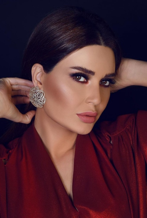 مكياج عيون سموكي اسود داكن وقوي من وحي سيرين عبدالنور