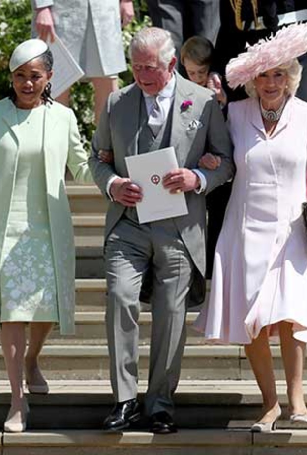 الأمير تشارلز حضر زفاف الأمير هاري ببدلة قديمة