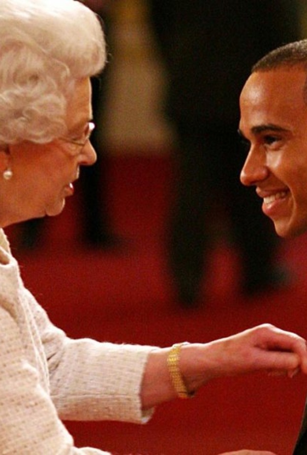 العائلة المالكة تهنئ لويس هاملتون