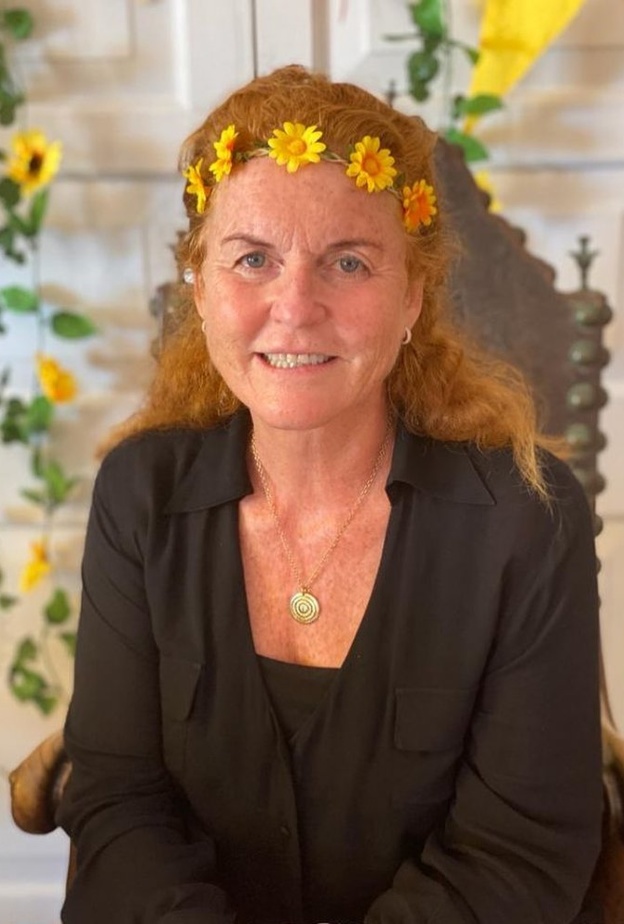 ما قصة الهدية القيمة التي عرضتها الملكة ورفضتها دوقة يورك بالنيابة عن ابنتيها؟