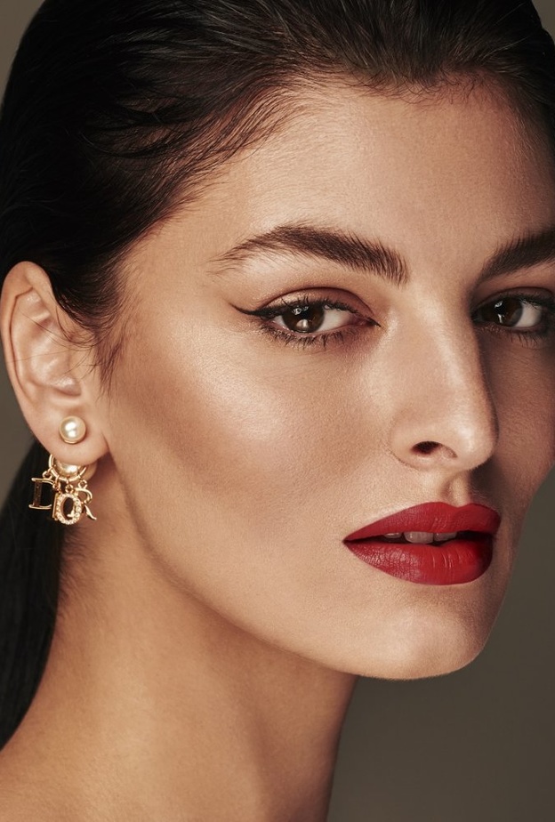 إطلالات جمالية تحتفل بأنوثة متألقة وراقية من Dior