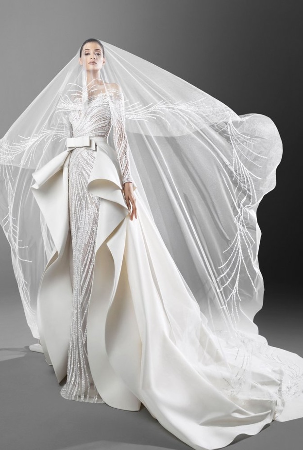 فساتين زفاف بخيوط فضية من زهير مراد