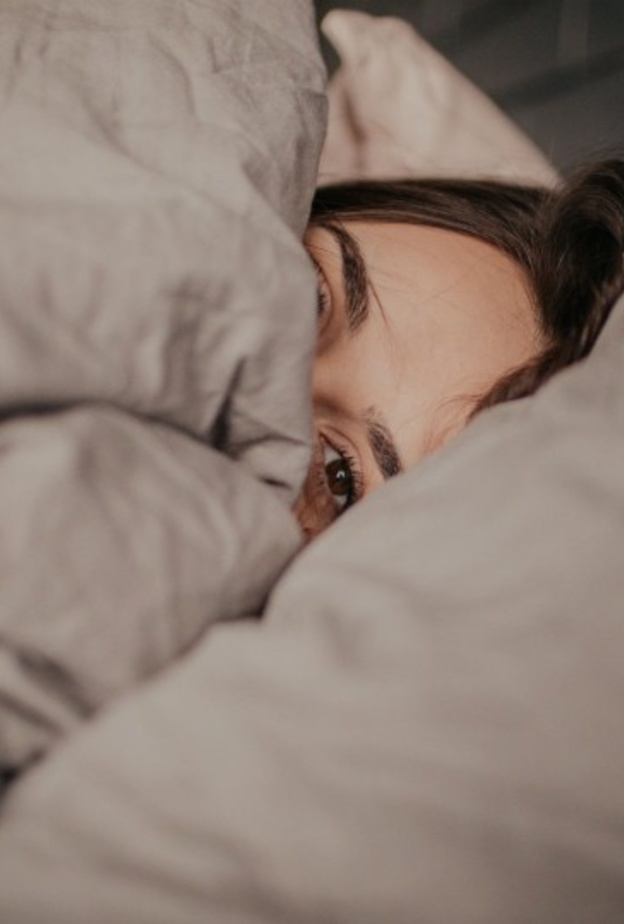  ما العلاقة بين الشعور بالخوف واضطرابات النوم