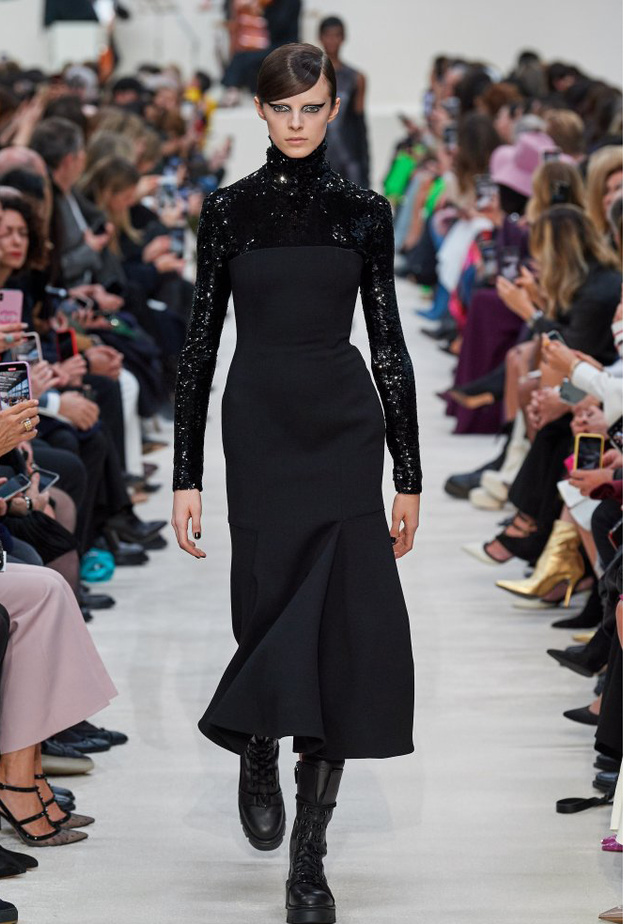 فستان أسود من Valentino