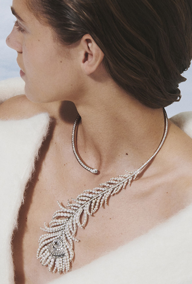 عقد من الذهب الأبيض من bouchero