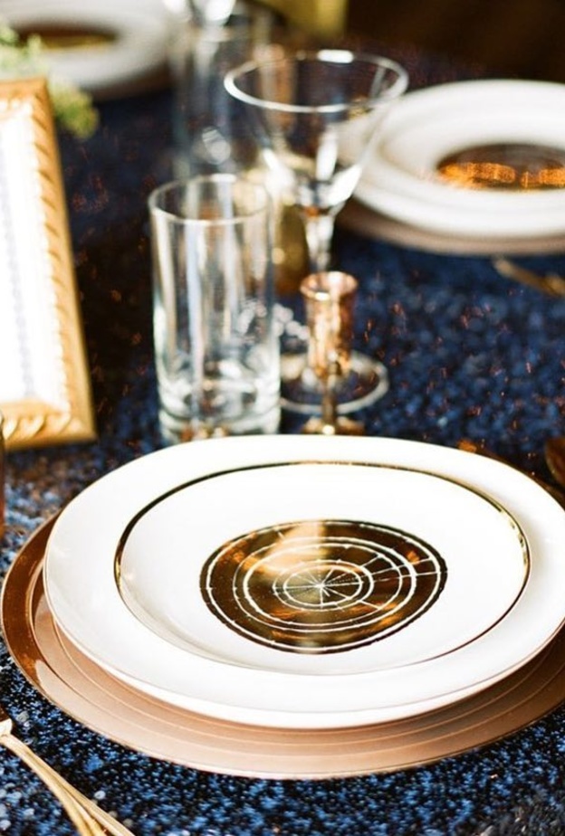  طاولات الزفاف مزينة باللون البرونزي لخريف 2018