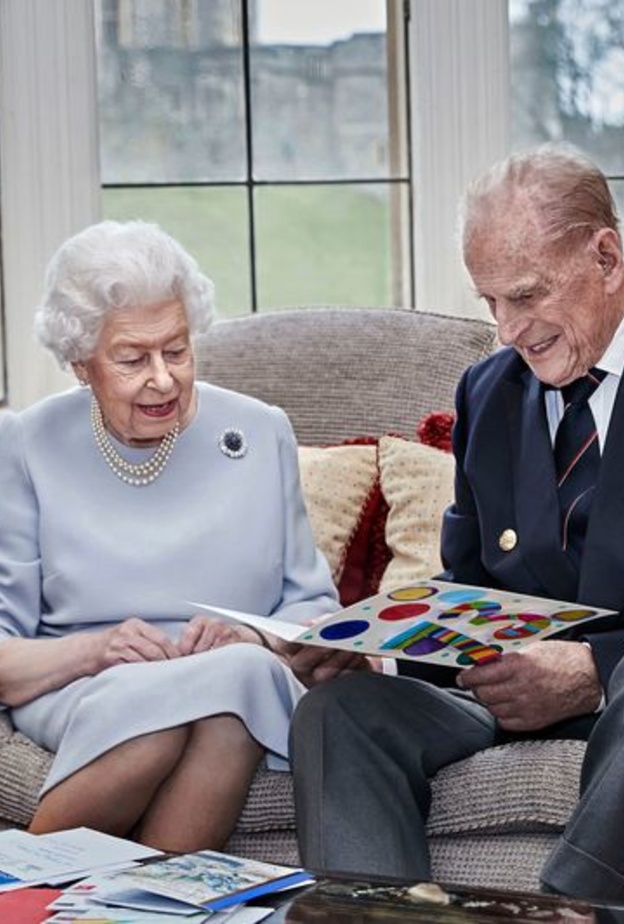 إطلالة الملكة اليزابيث والامير فيليب بمناسبة الذكرى السنوية ٧٣ لزواجهما