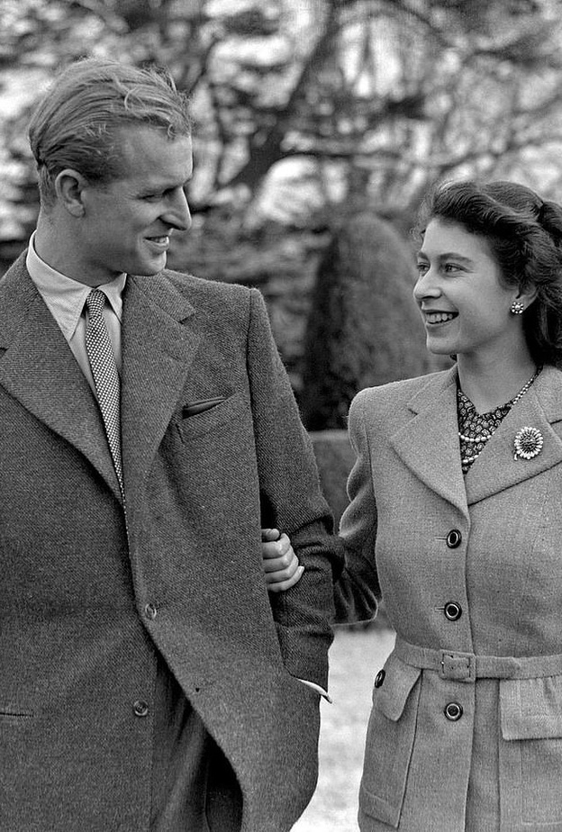 الأمير وليام وزوجته يوجهان رسالة تهنئة للملكة والأمير فيليب بمناسبة مرور 73 عام على زواجهما