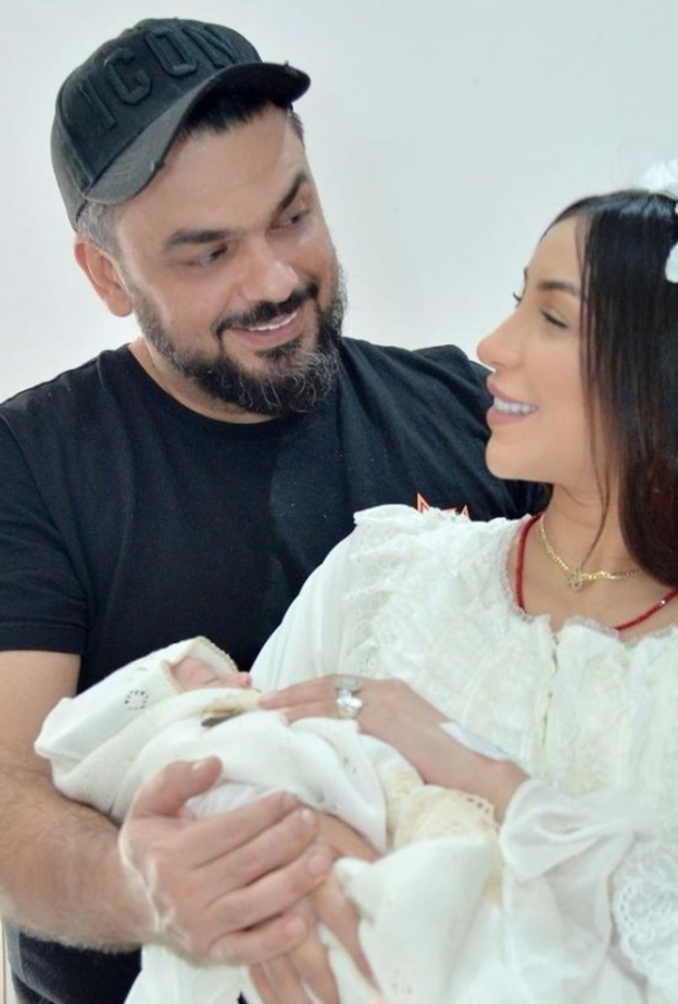 دنيا بطمة وزوجها وابنتهما ليلى روز