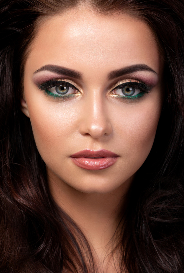 مكياج عيون رائعة بألوان العيد الوطني الإماراتي 2020