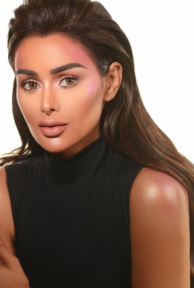 تسريحات شعر عصرية للصبايا مستوحاة من اطلالات عهود العنزي