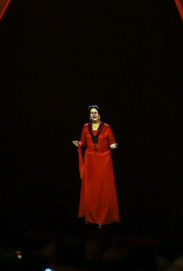 أم كلثوم بتقنية الهولوجرام