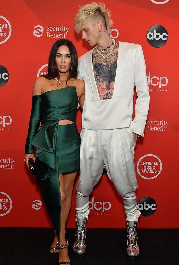 ميجان فوكس و ماشين جن كيلي