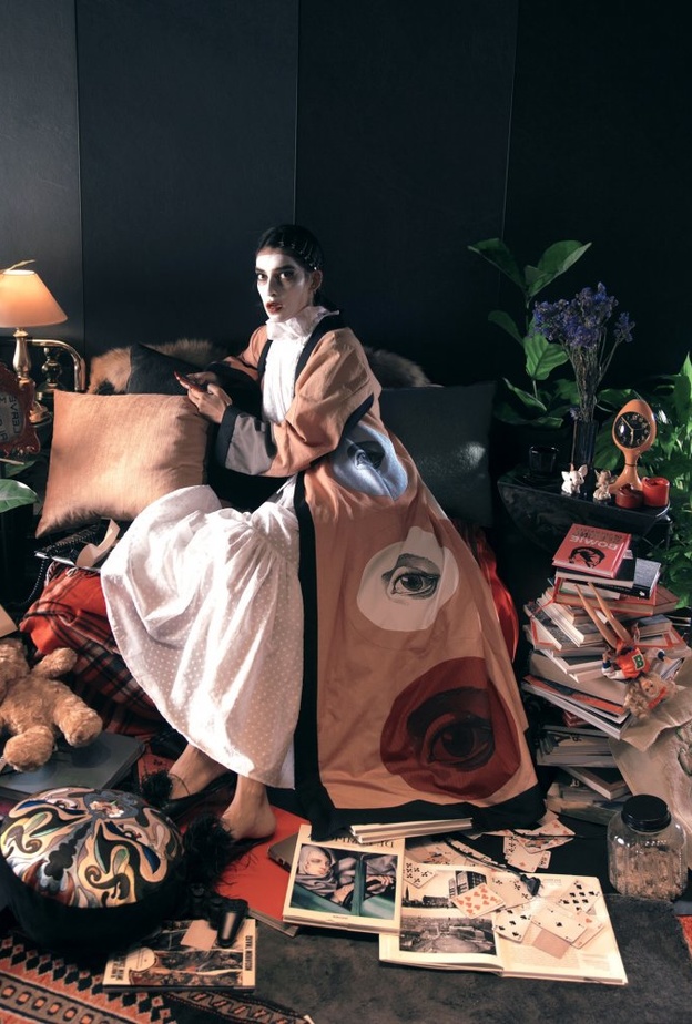 مشروع العزلة_ لحسين بظاظا.. التأنّق واراحة معا