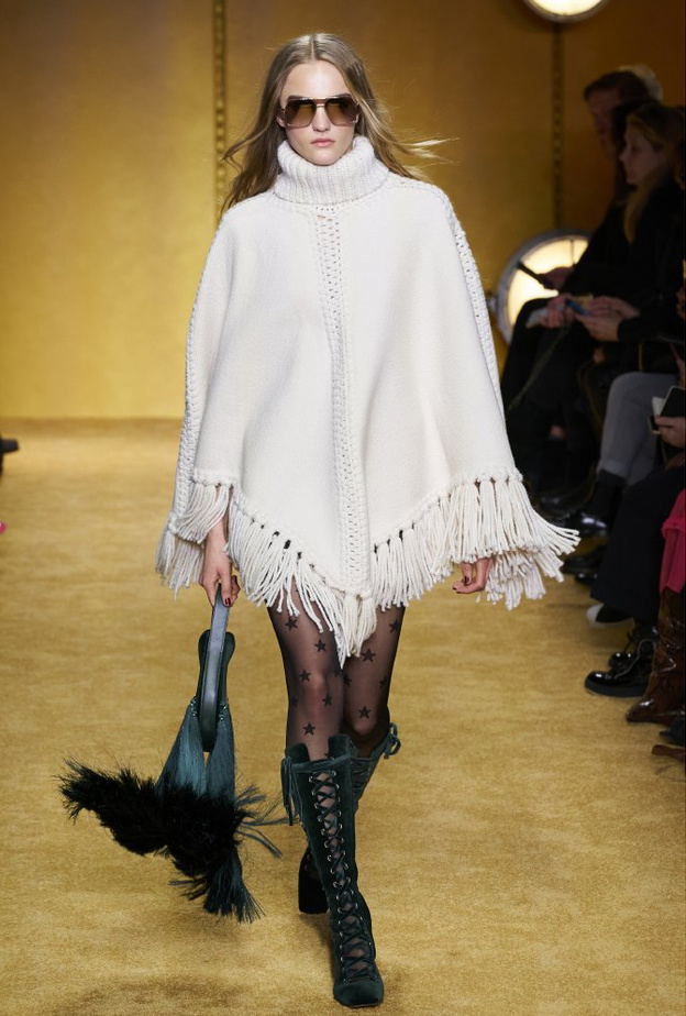  افكار ارتداء البونشو مع الشراريب بأسلوب دار Zimmerman