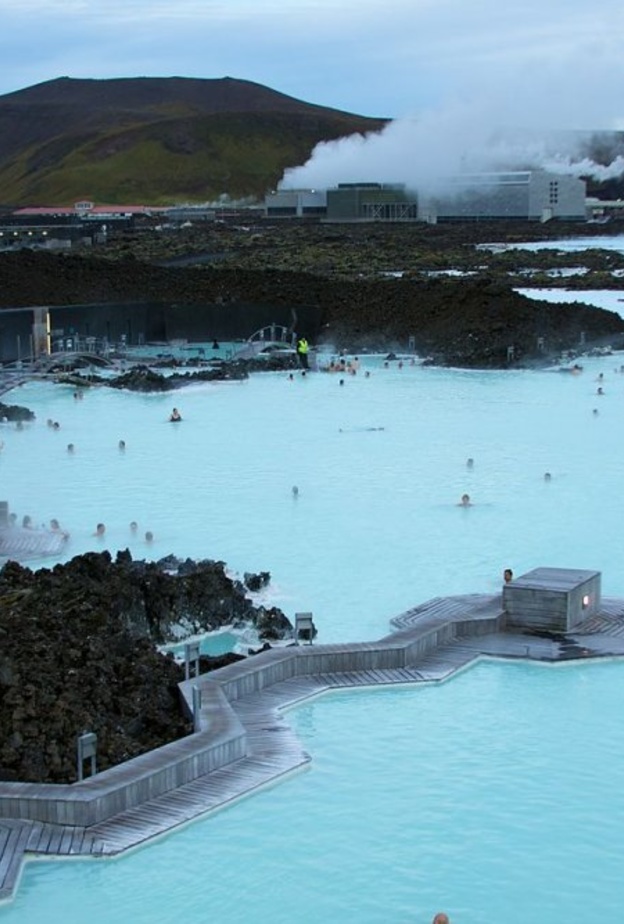 بلو لاجون من أجمل أماكن سياحية في ايسلندا بواسطة McKay Savage